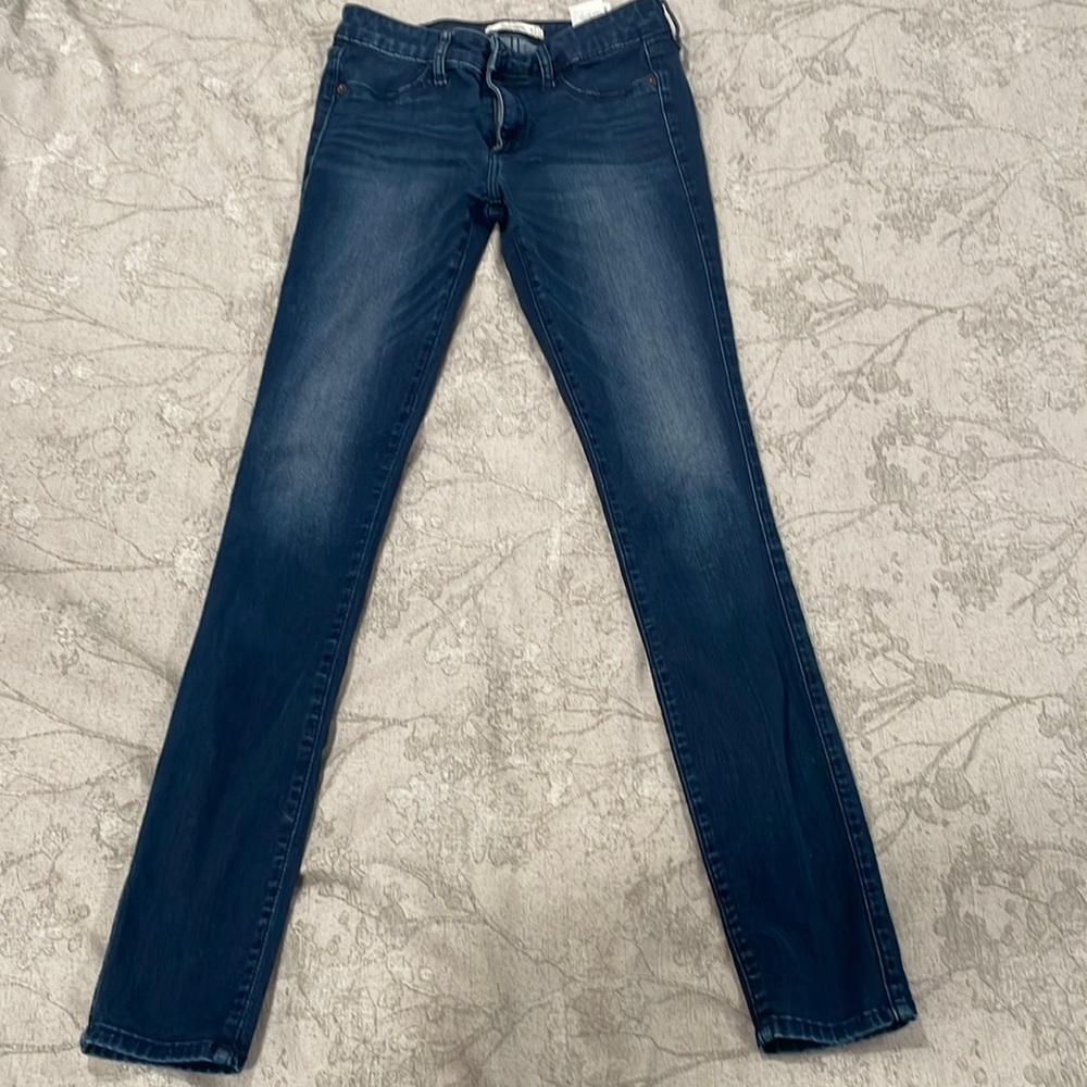 Abercrombie & Fitch 4L jeans super skinny straight jeans.